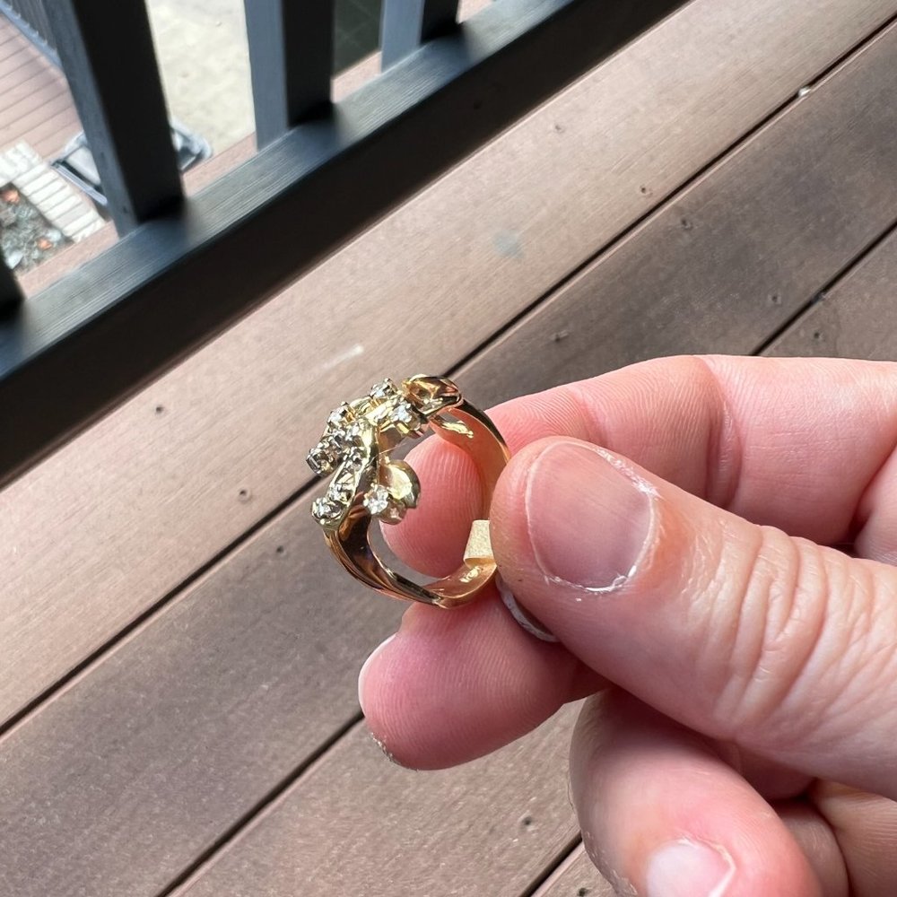 14kt yellow gold ring with 10 diamonds, size 5.75 - Picture 3 of 4